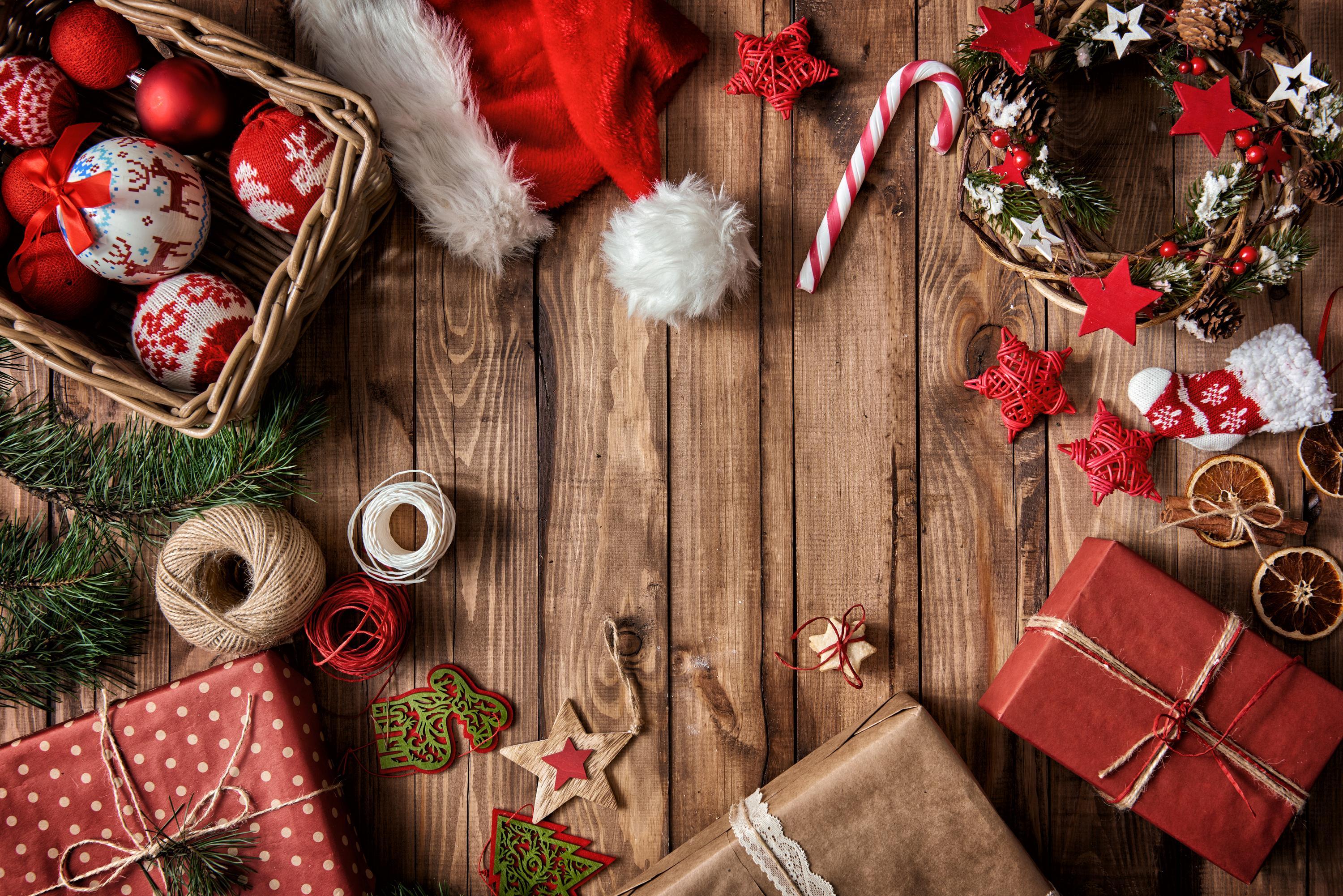 7 Easy Homemade Christmas Candy Recipes - Royal Wholesale