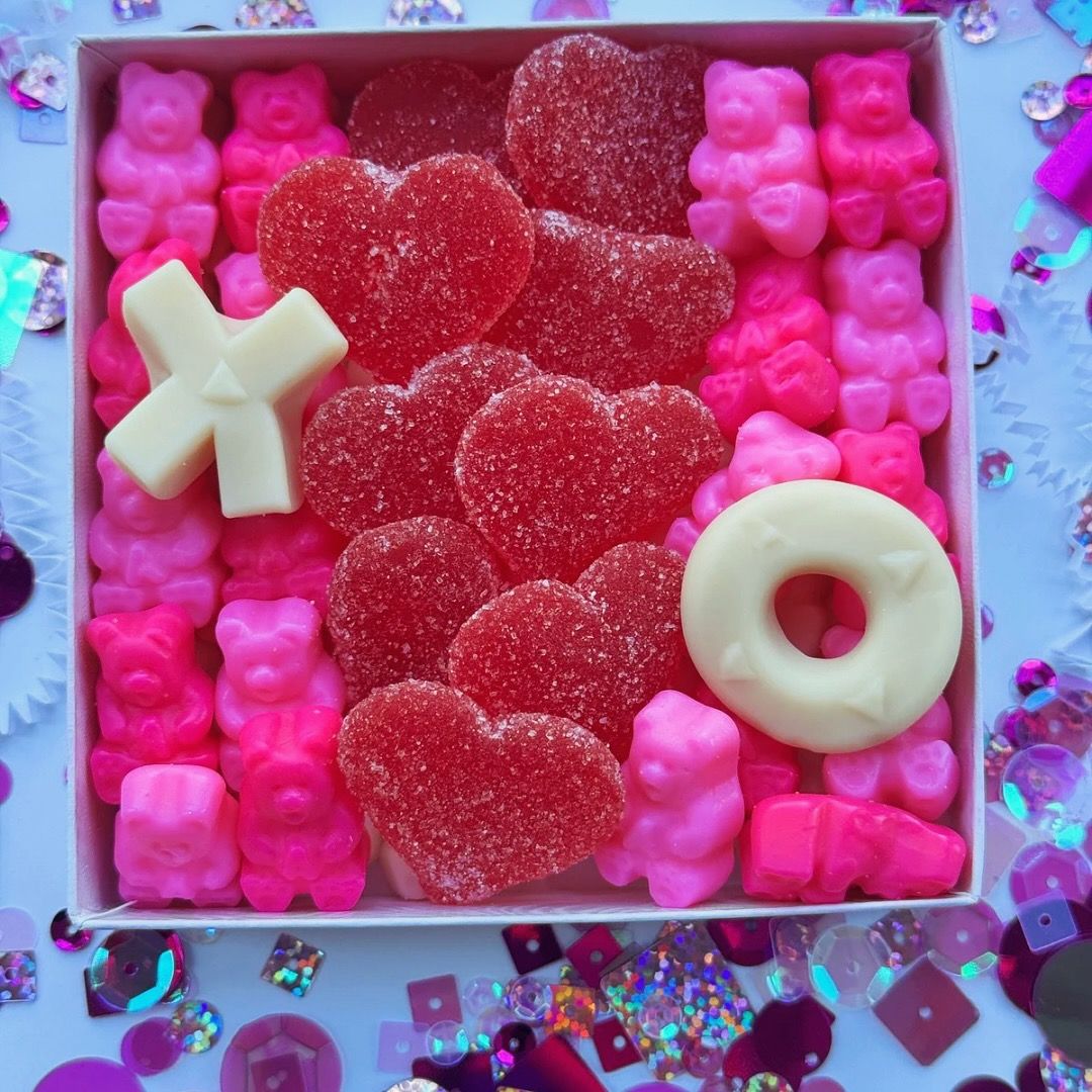 Fall in Love with Albanese This Valentine’s Day ❤️🍬