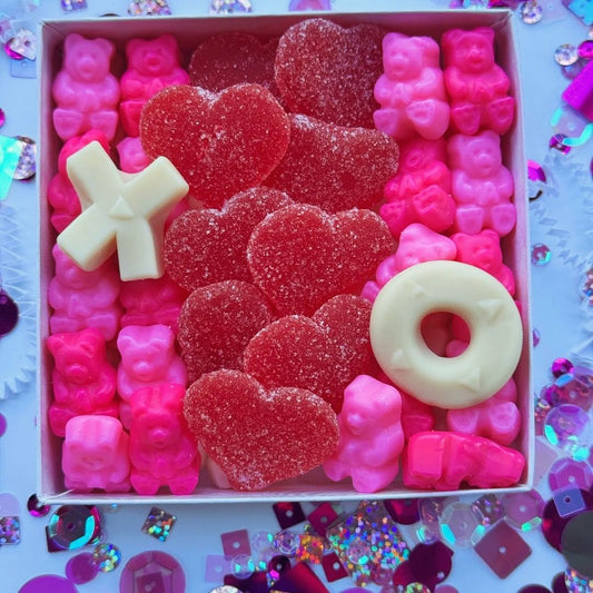 Fall in Love with Albanese This Valentine’s Day ❤️🍬